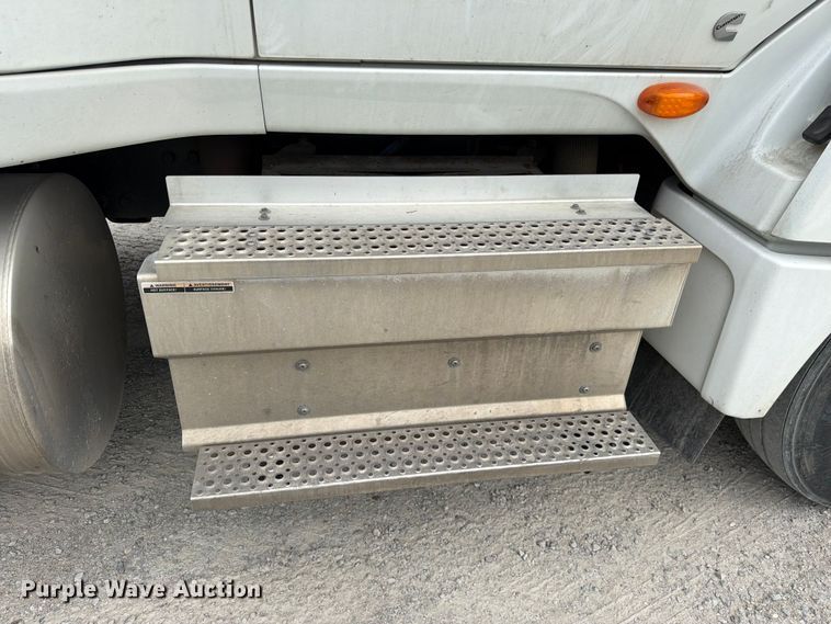 image for item FC3046 2020 International LT625 semi truck