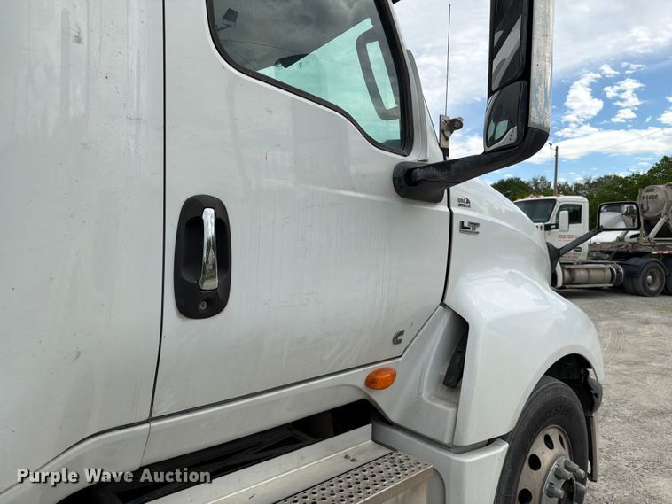 image for item FC3046 2020 International LT625 semi truck