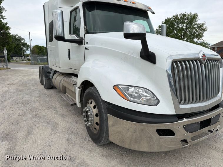 image for item FC3046 2020 International LT625 semi truck