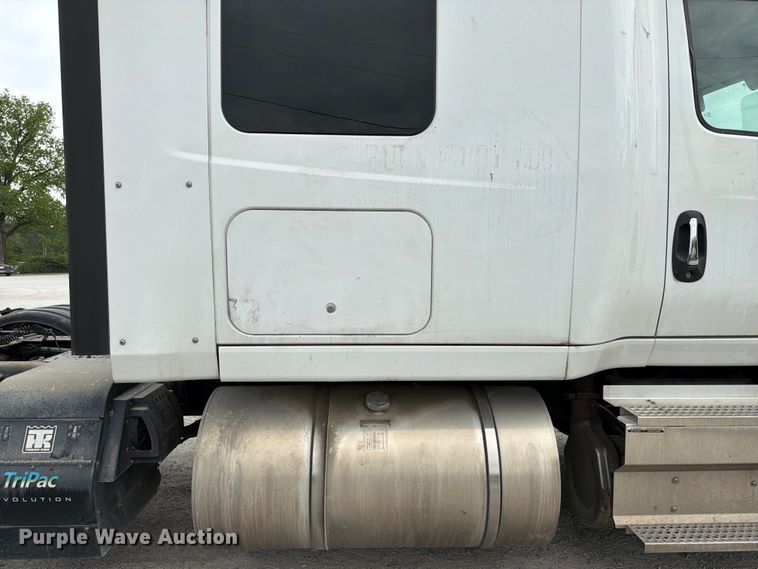 image for item FC3046 2020 International LT625 semi truck