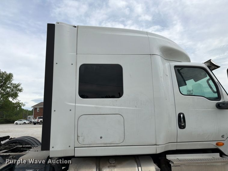 image for item FC3046 2020 International LT625 semi truck