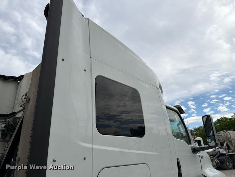 image for item FC3046 2020 International LT625 semi truck