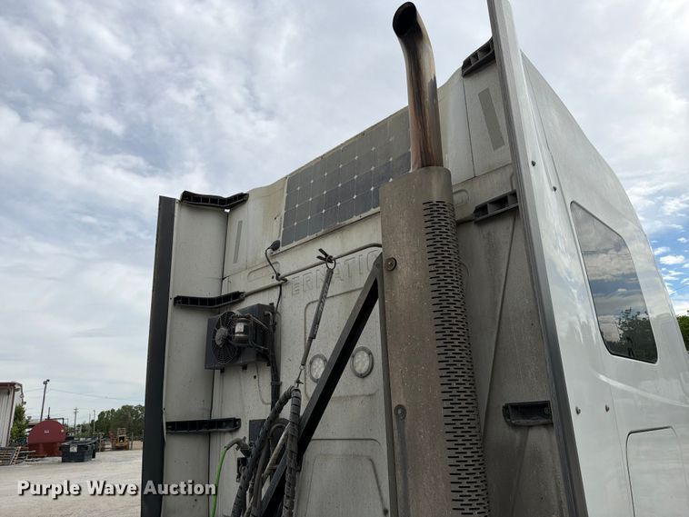 image for item FC3046 2020 International LT625 semi truck