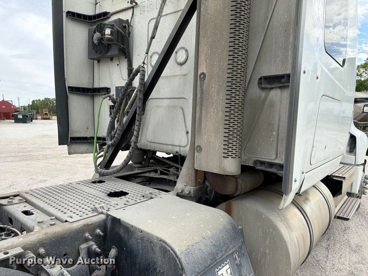 image for item FC3046 2020 International LT625 semi truck