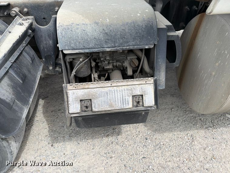 image for item FC3046 2020 International LT625 semi truck