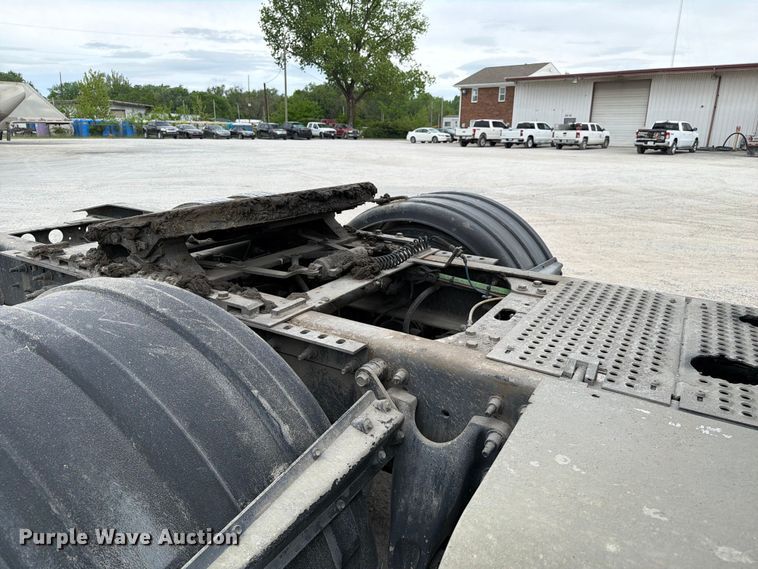 image for item FC3046 2020 International LT625 semi truck