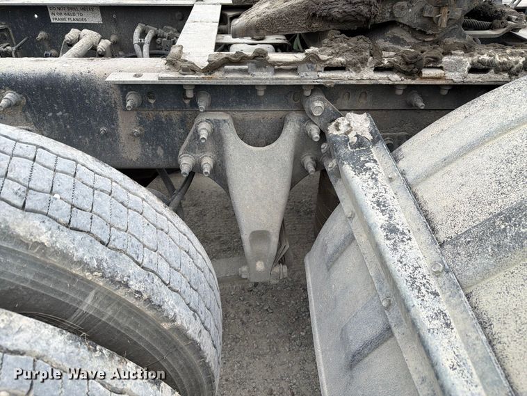 image for item FC3046 2020 International LT625 semi truck