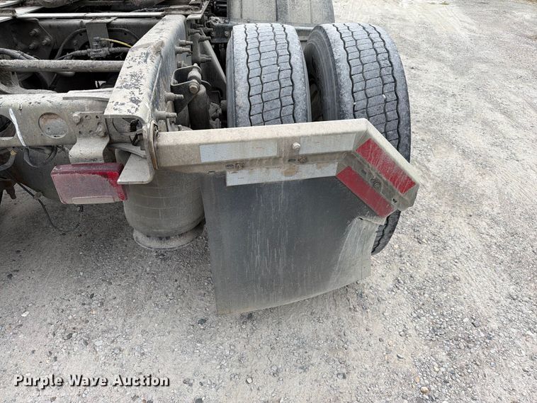 image for item FC3046 2020 International LT625 semi truck