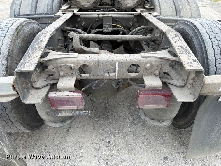 image for item FC3046 2020 International LT625 semi truck