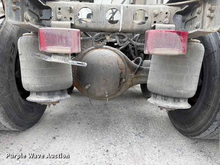 image for item FC3046 2020 International LT625 semi truck