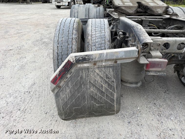 image for item FC3046 2020 International LT625 semi truck