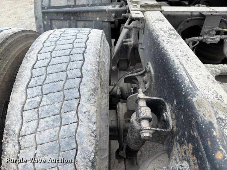 image for item FC3046 2020 International LT625 semi truck