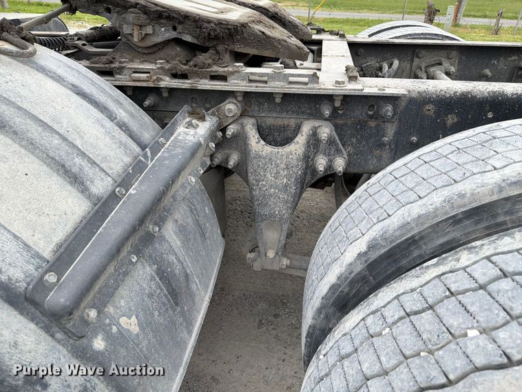 image for item FC3046 2020 International LT625 semi truck