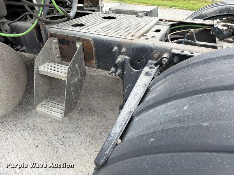 image for item FC3046 2020 International LT625 semi truck