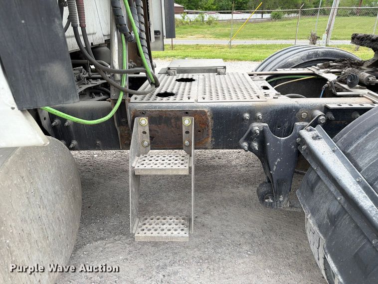 image for item FC3046 2020 International LT625 semi truck