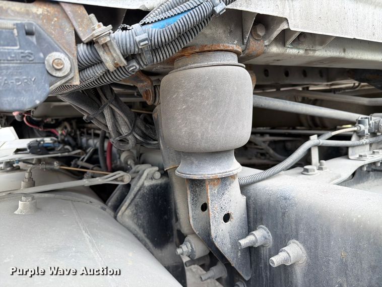 image for item FC3046 2020 International LT625 semi truck