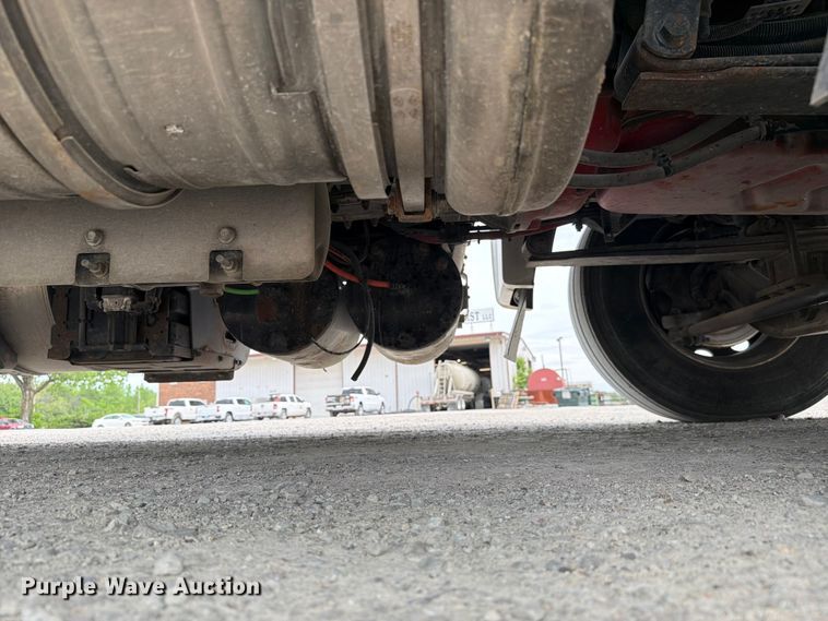 image for item FC3046 2020 International LT625 semi truck