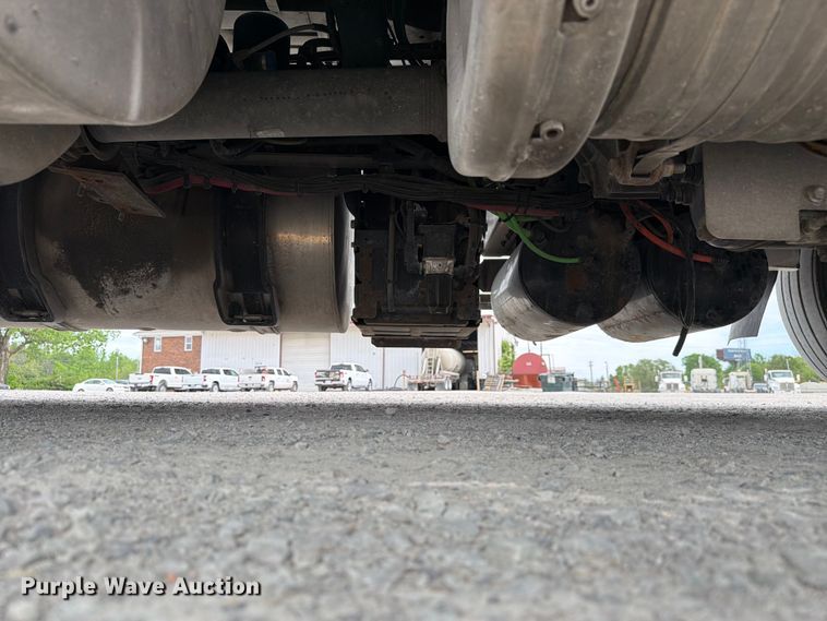 image for item FC3046 2020 International LT625 semi truck