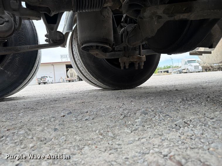 image for item FC3046 2020 International LT625 semi truck