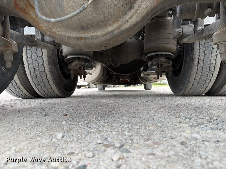 image for item FC3046 2020 International LT625 semi truck