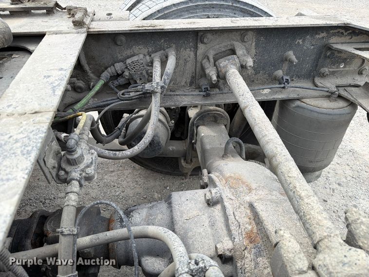 image for item FC3046 2020 International LT625 semi truck