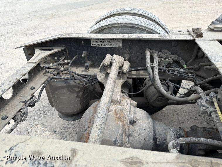 image for item FC3046 2020 International LT625 semi truck