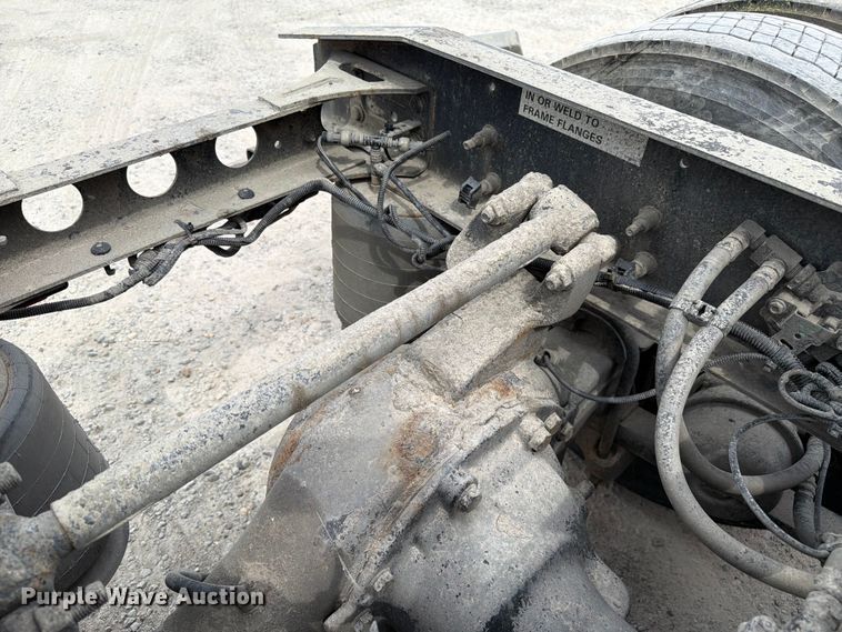 image for item FC3046 2020 International LT625 semi truck