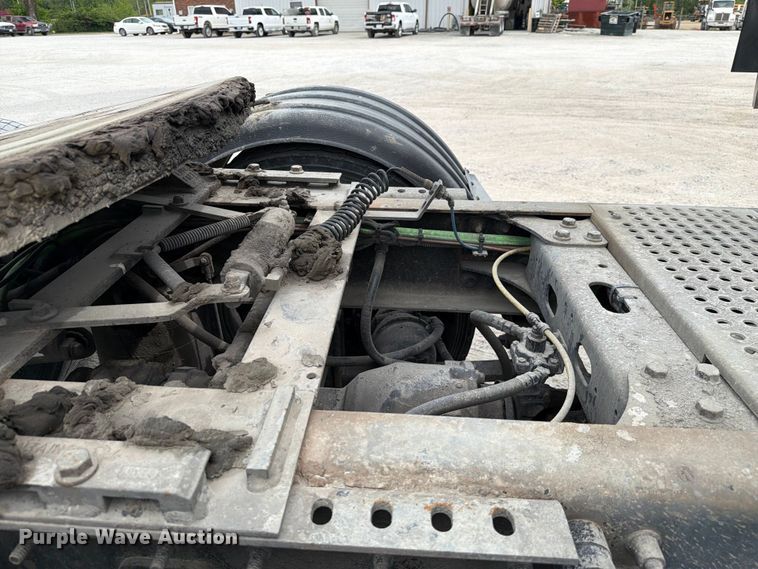 image for item FC3046 2020 International LT625 semi truck