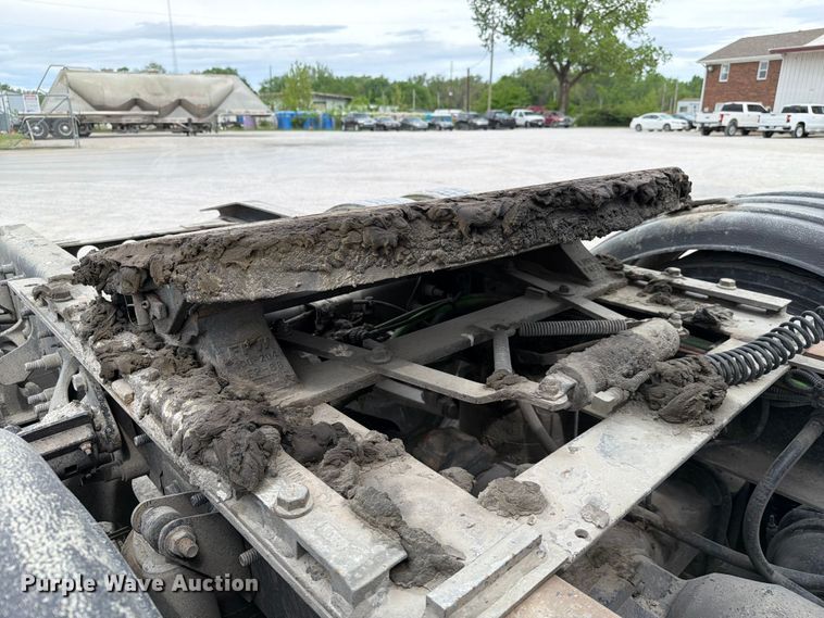 image for item FC3046 2020 International LT625 semi truck