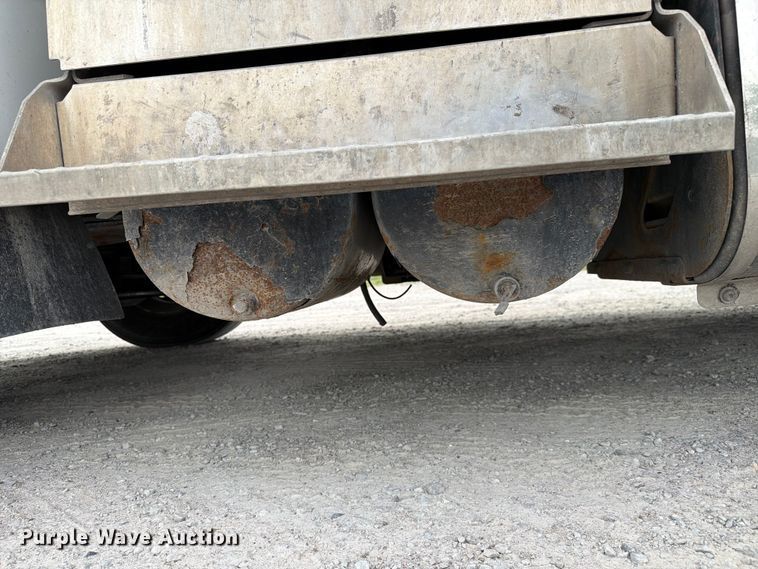 image for item FC3046 2020 International LT625 semi truck