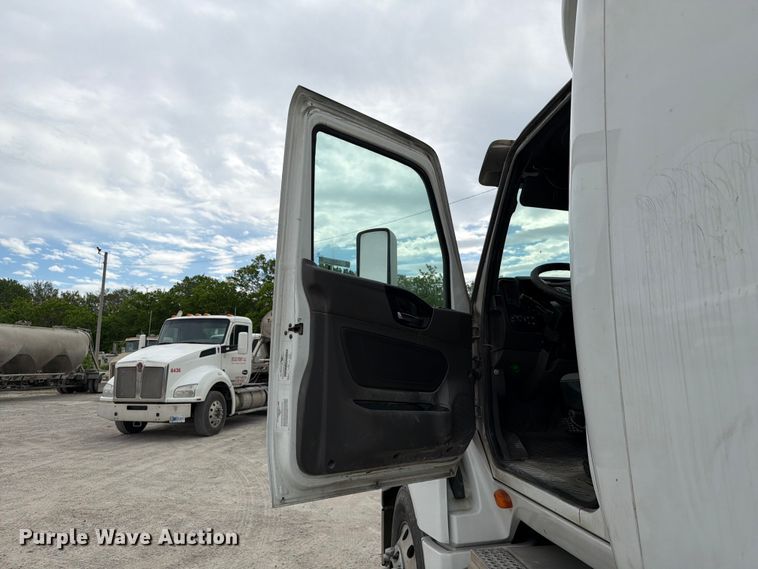 image for item FC3046 2020 International LT625 semi truck