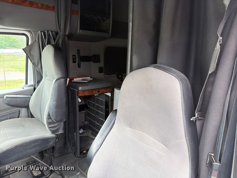 image for item FC3046 2020 International LT625 semi truck