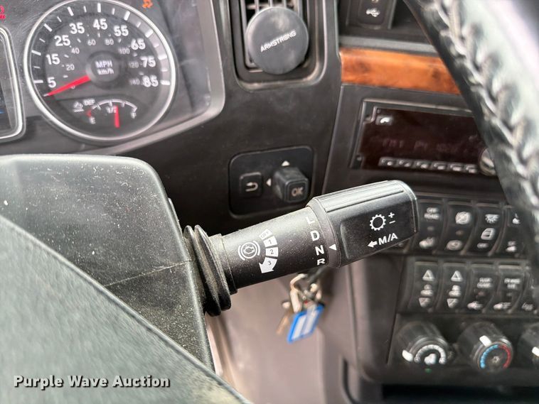 image for item FC3046 2020 International LT625 semi truck