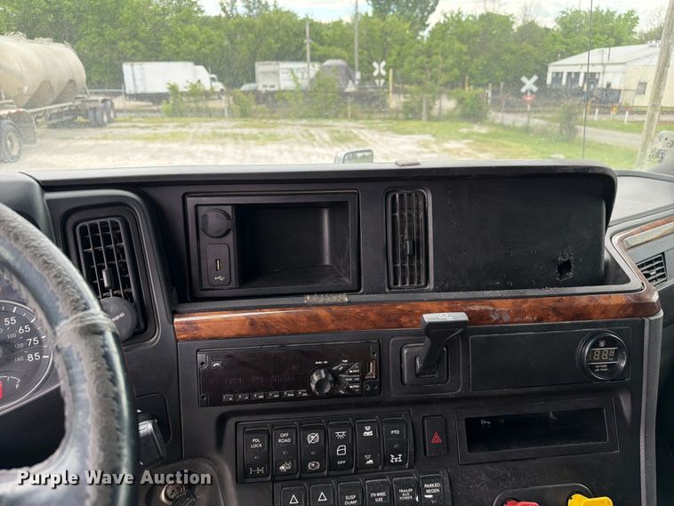 image for item FC3046 2020 International LT625 semi truck