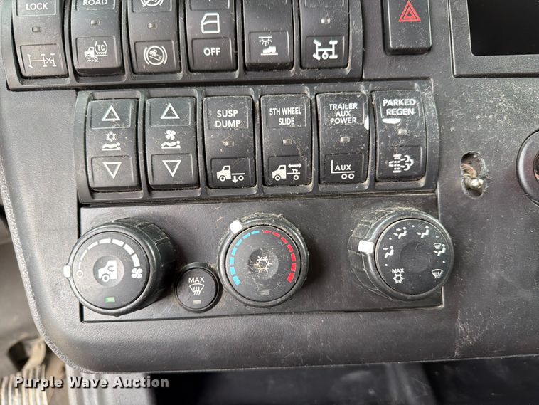 image for item FC3046 2020 International LT625 semi truck