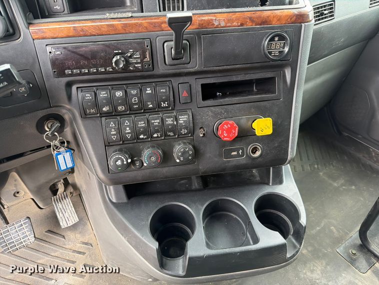 image for item FC3046 2020 International LT625 semi truck