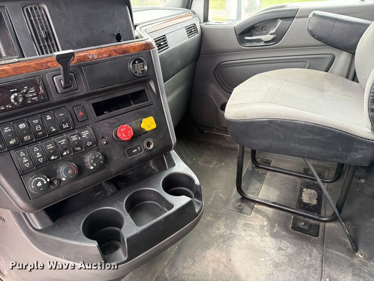 image for item FC3046 2020 International LT625 semi truck