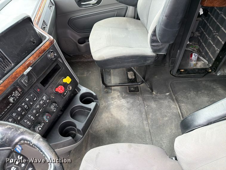 image for item FC3046 2020 International LT625 semi truck