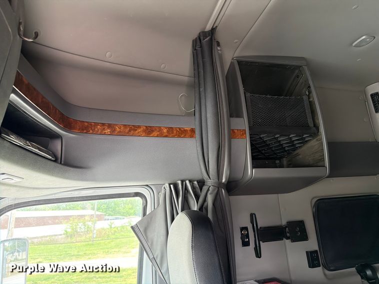 image for item FC3046 2020 International LT625 semi truck