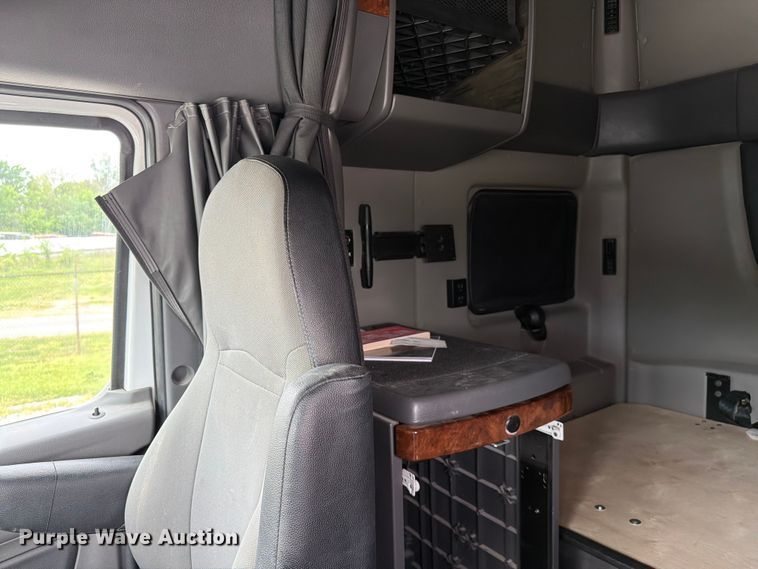 image for item FC3046 2020 International LT625 semi truck