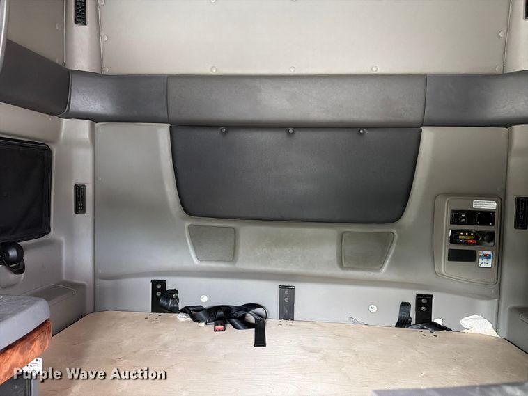 image for item FC3046 2020 International LT625 semi truck