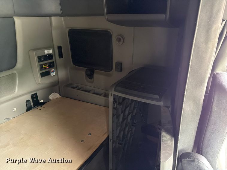 image for item FC3046 2020 International LT625 semi truck