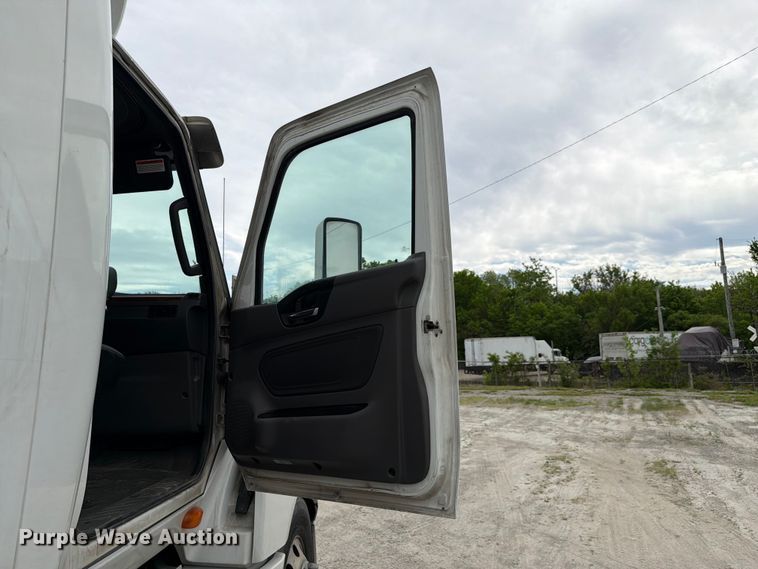 image for item FC3046 2020 International LT625 semi truck