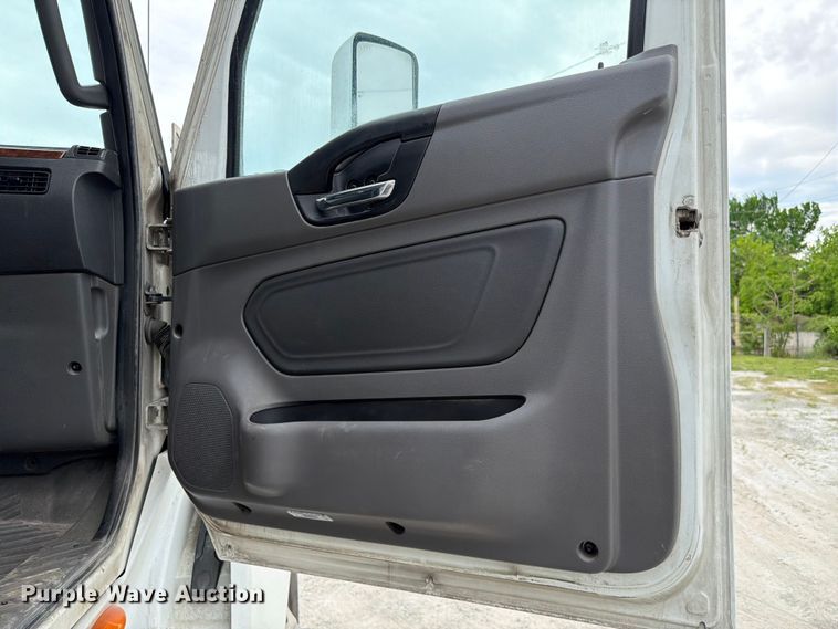 image for item FC3046 2020 International LT625 semi truck