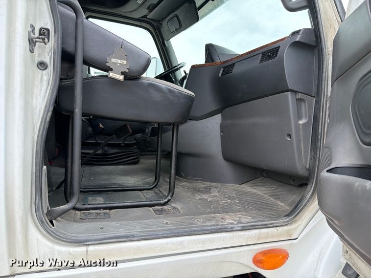 image for item FC3046 2020 International LT625 semi truck