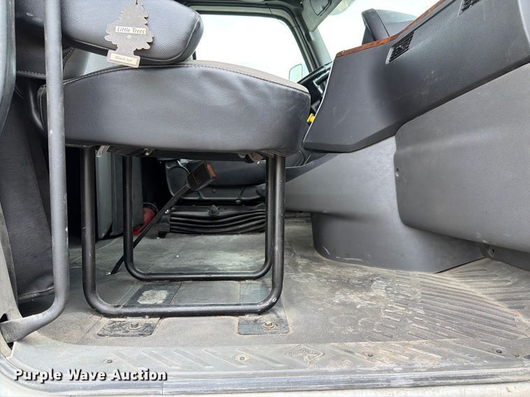 image for item FC3046 2020 International LT625 semi truck