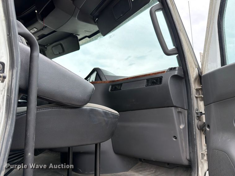 image for item FC3046 2020 International LT625 semi truck