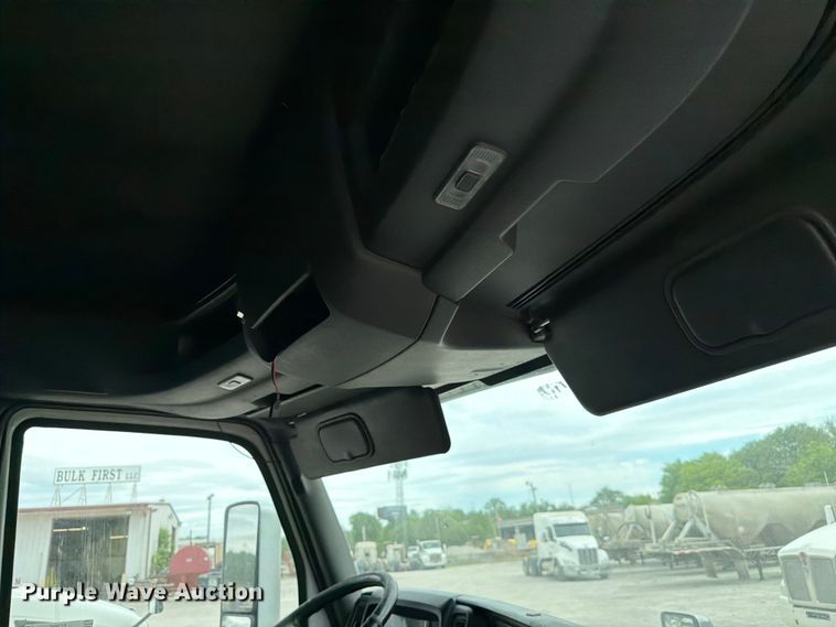 image for item FC3046 2020 International LT625 semi truck