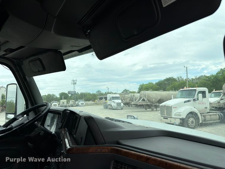 image for item FC3046 2020 International LT625 semi truck