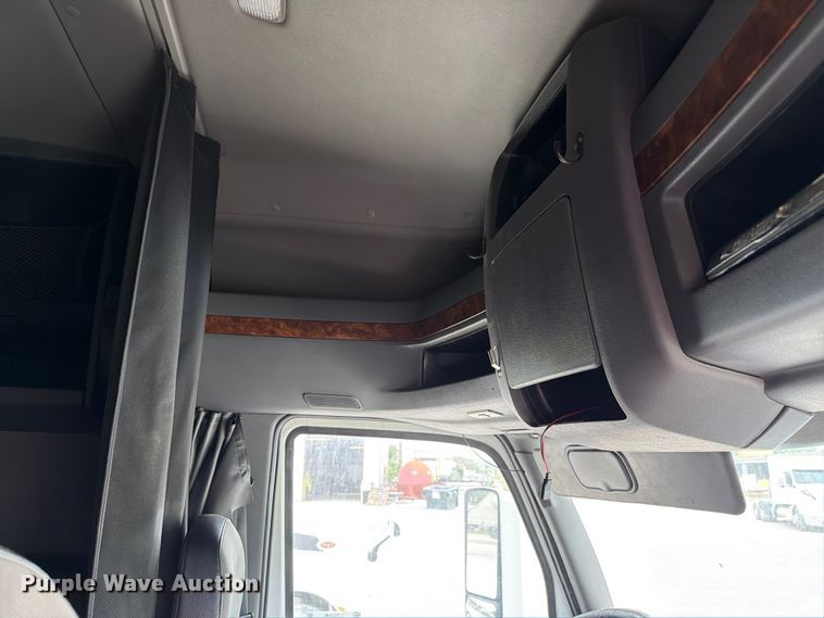 image for item FC3046 2020 International LT625 semi truck